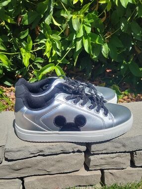 Silver Metallic Disney Mickey Mouse Sneakers Tennis Shoes Sz 7